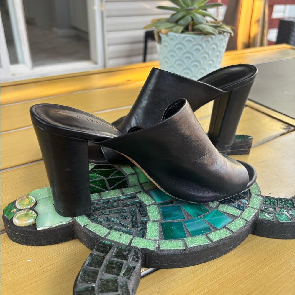 Vince Hanna Black Leather Block Heels Size:6.5M